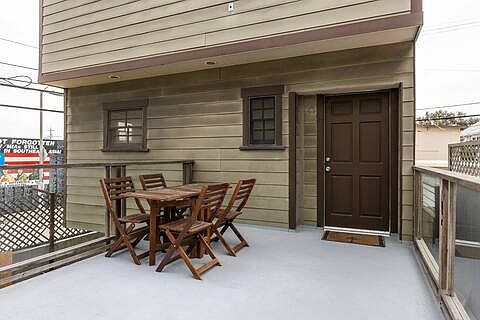 Entry deck