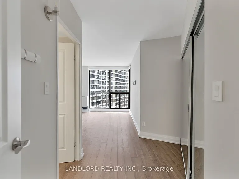 33 Harbour Sq #2208 — Photo 24