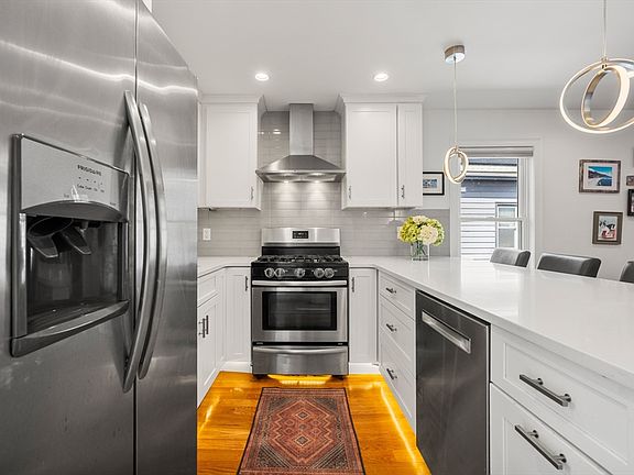 4th image of 134 Heath St #3
