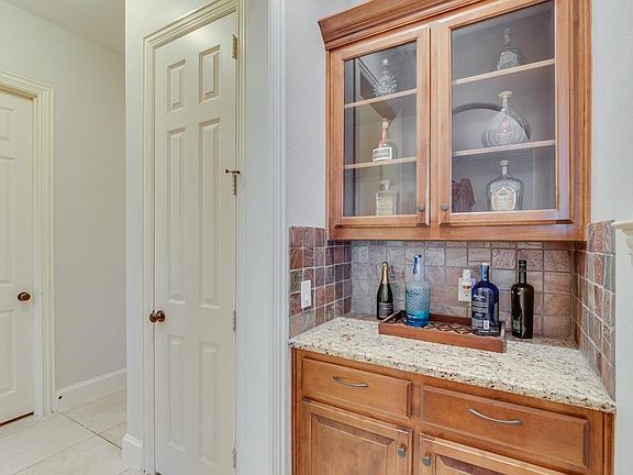 4th image of 3600 Cascades Dr