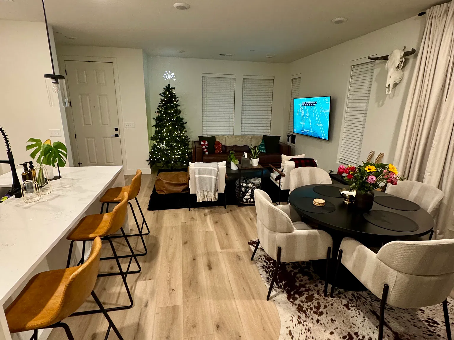 3 bed, 2.5 bath, 1468 sqft, $4,000 — Photo 2