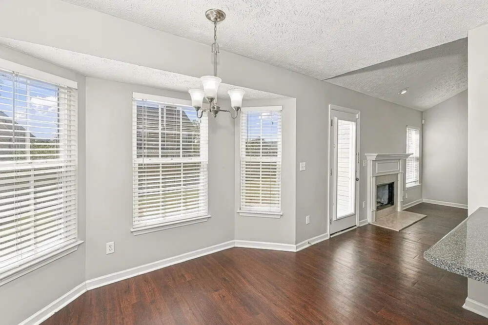4 bed, 3.0 bath, 1800 sqft, $2,335 — Photo 4