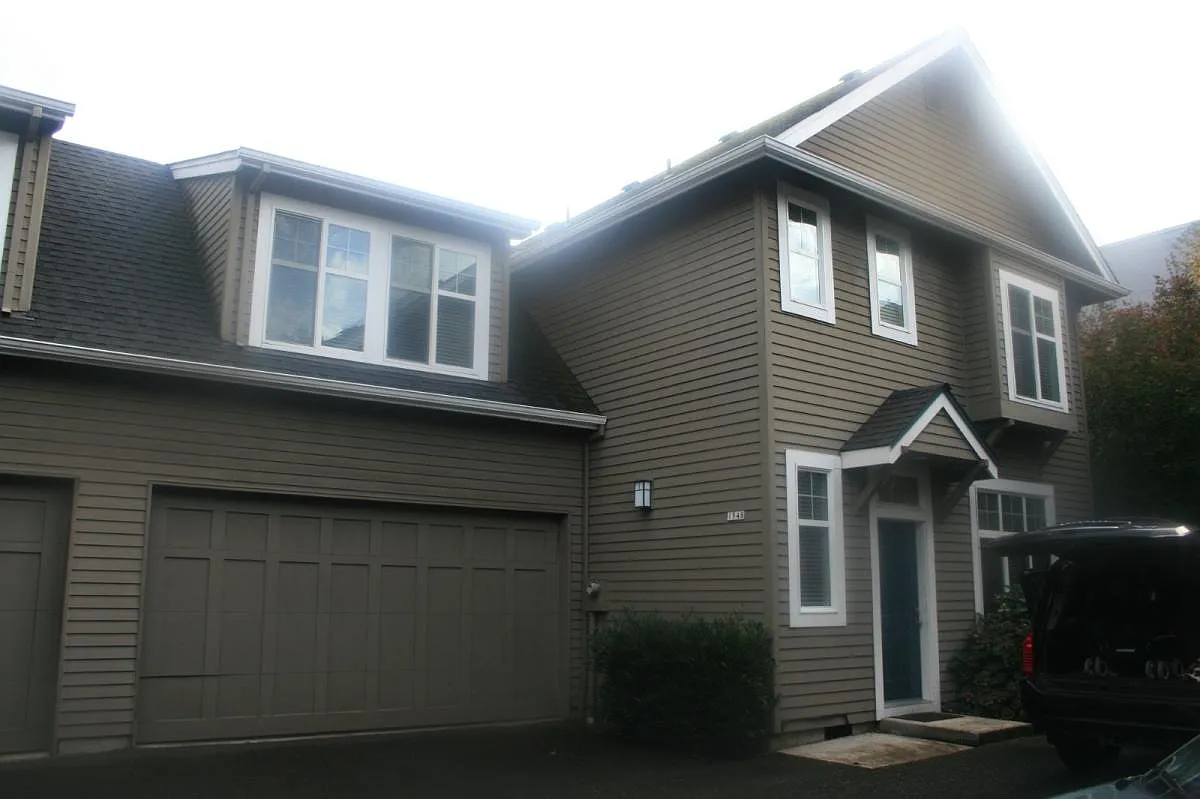 Building Photo - 1548 Oak St