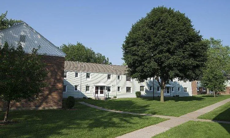 Fernwood Park Apartments — Photo 16