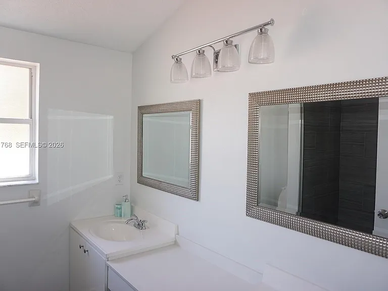 1057 SE 6th Ave — Photo 27