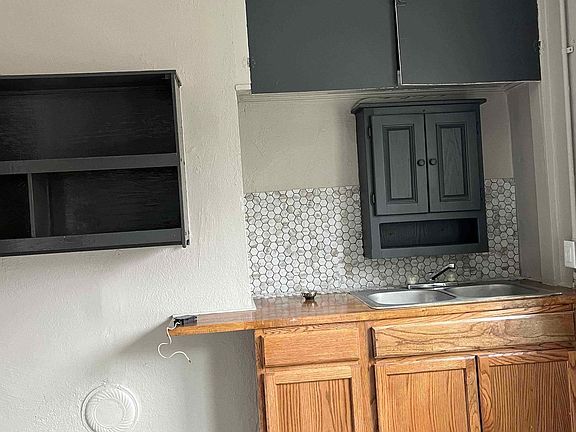 3rd image of 209B E Capitola Ave