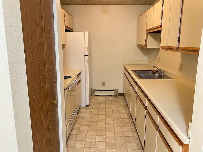 Building Photo - 624 S Gilbert St #2