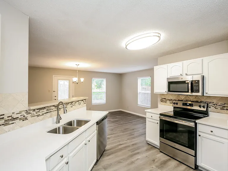 6336 Alonzo Dr — Photo 7