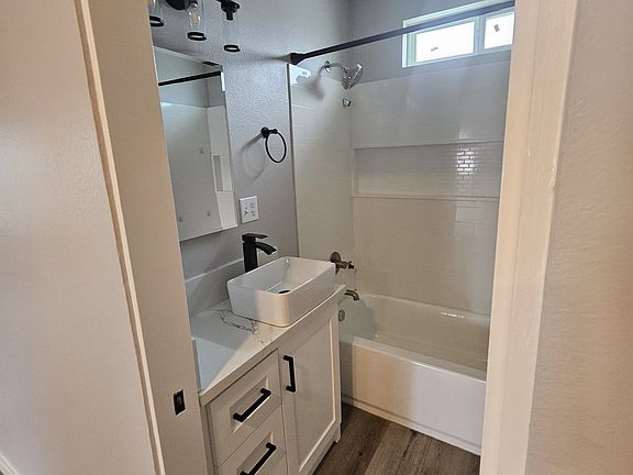 5th image of 10318 S Figueroa St #10318
