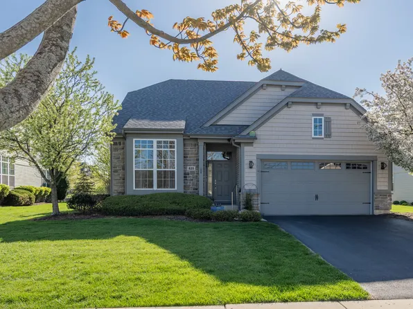 825 Canton Dr, Oswego, IL 60543