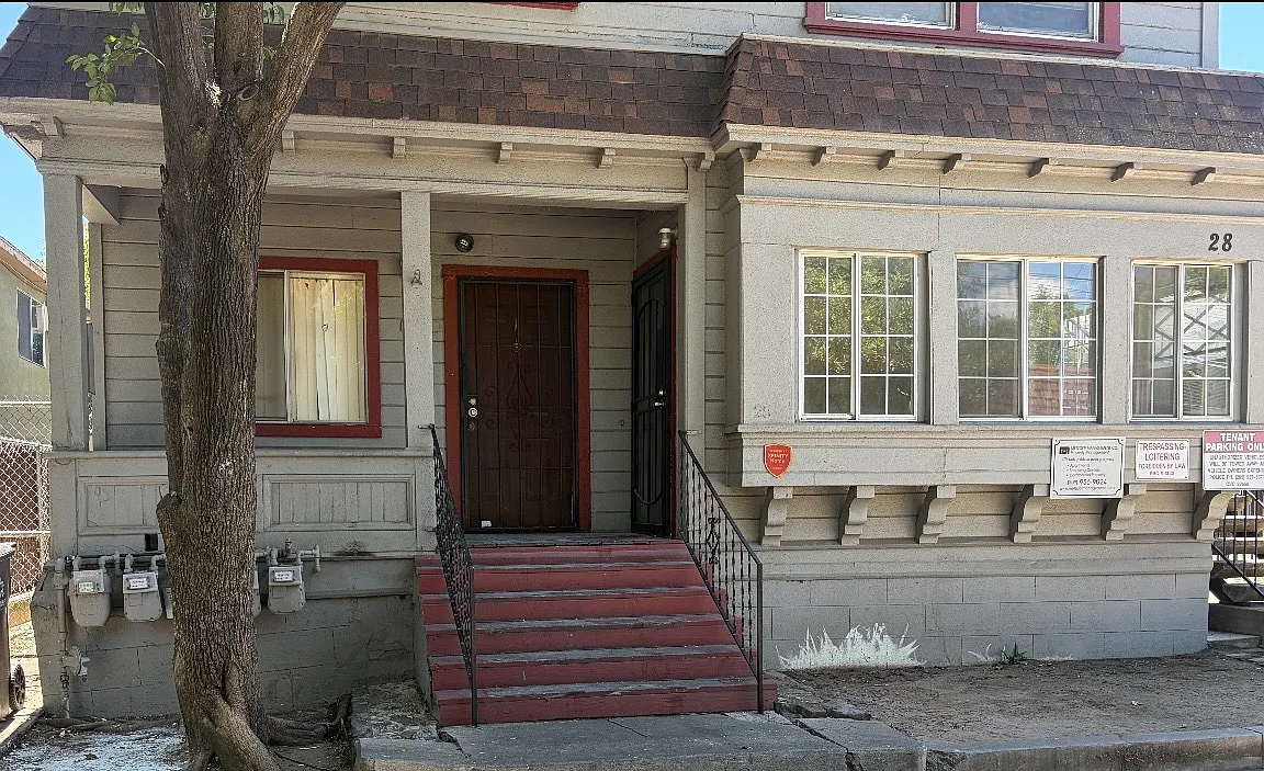 1 bed, $1,000 — Photo 1