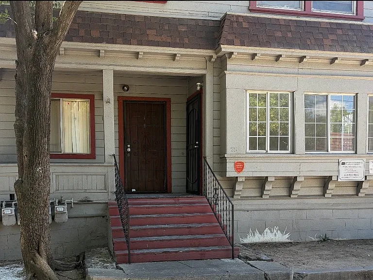 28 W Magnolia St #1 — Photo 1
