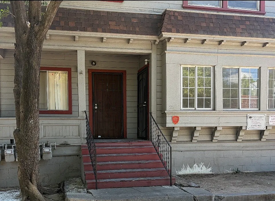 28 W Magnolia St #3