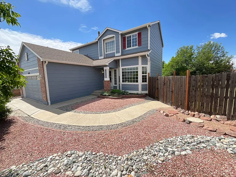 2579 Weyburn Way — Photo 1