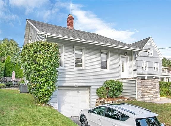 2nd image of 31 Underhill St
