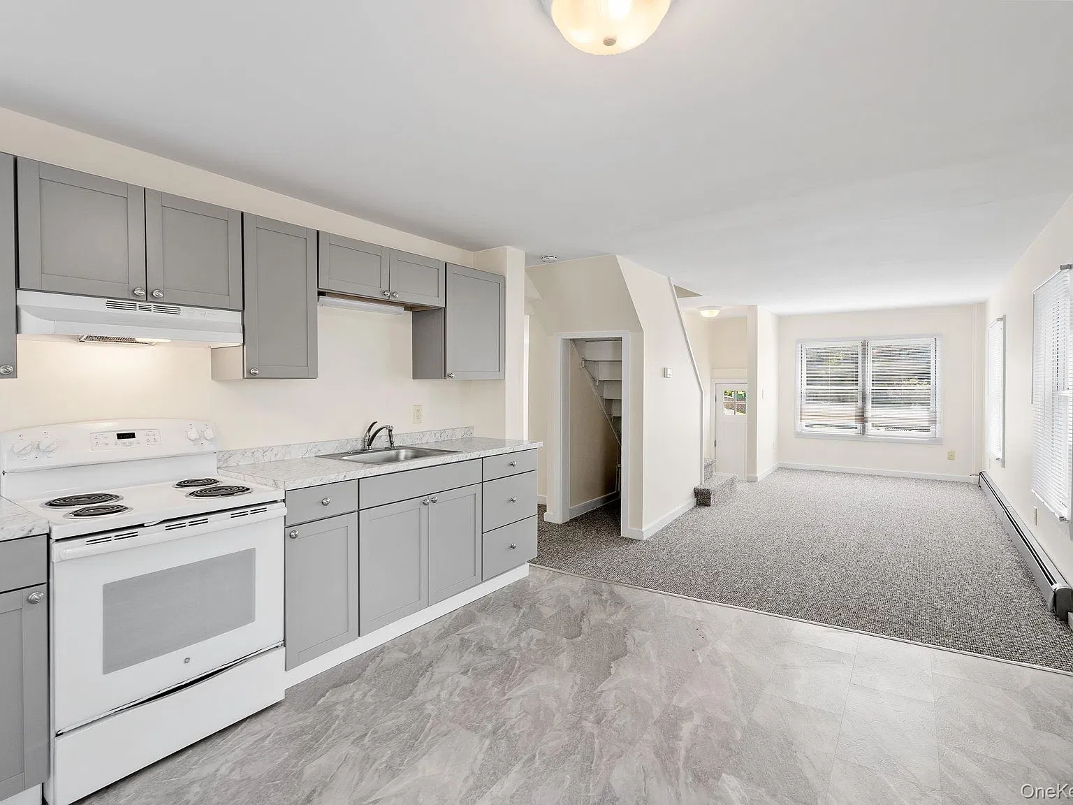 3 bed, 1.0 bath, 1341 sqft, $2,600 — Photo 4