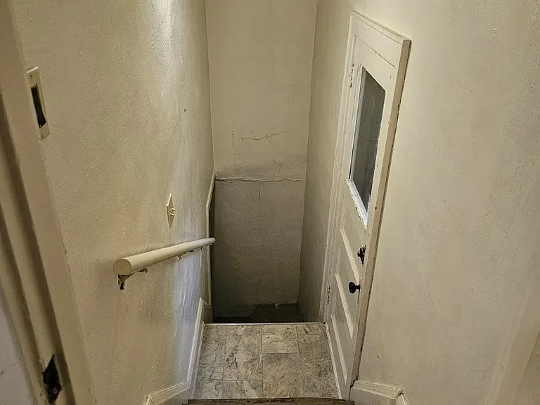 1134 Fairbanks Ave — Photo 4