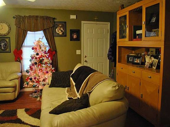 4th image of 4203 Fair Grove Dr