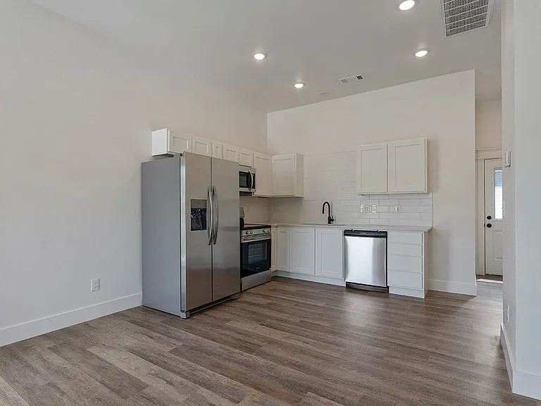 12th Street Townhomes — Photo 7
