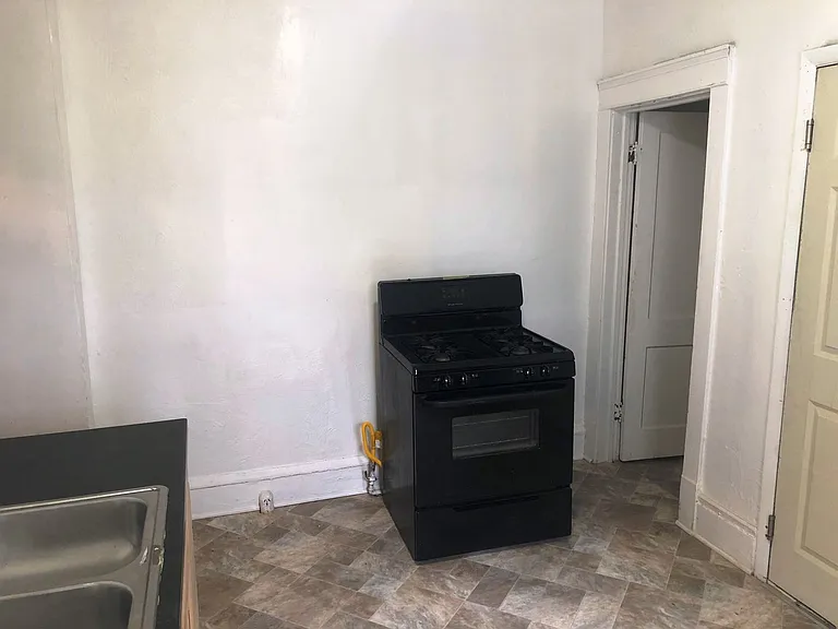 1127 Victory St — Photo 8