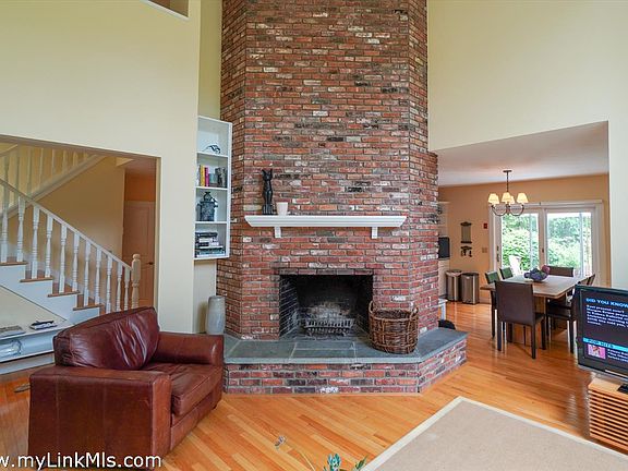 3rd image of 11 High Meadow Ln