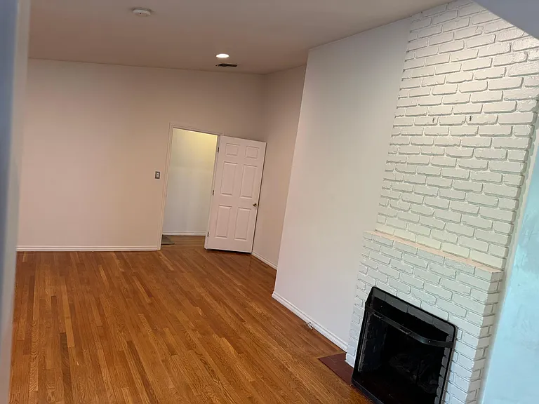 12411 Kittridge St — Photo 19