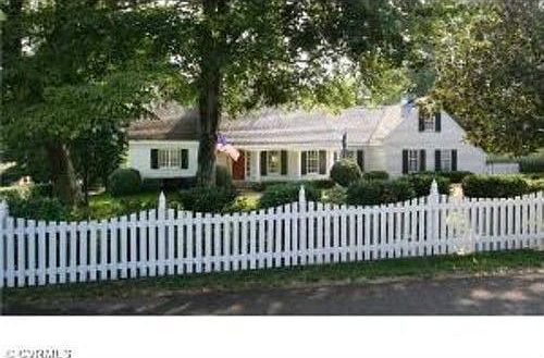 2nd image of 1233 Rothesay Cir