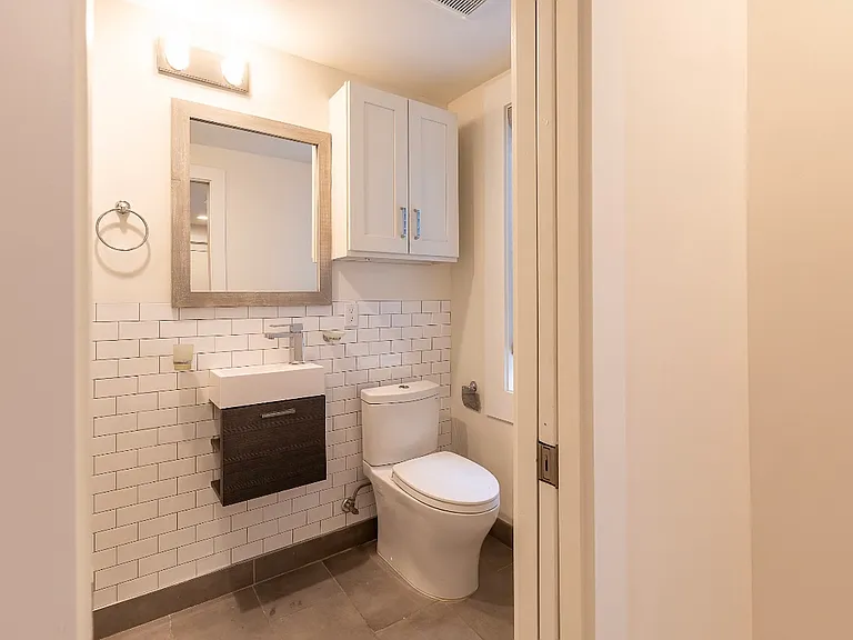 631 Florida Ave NE #B — Photo 12