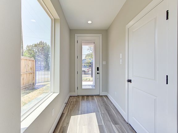 3rd image of 2418 Everett St