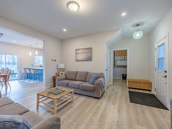 4th image of 6 Addison St