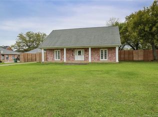 1905 Deepwoods Dr, Lake Charles, LA 70605