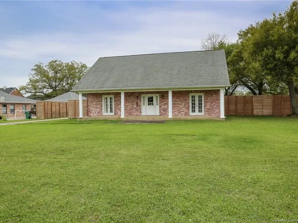 1905 Deepwoods Dr, Lake Charles, LA 70605