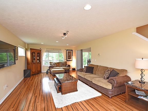 3rd image of 7393 Welbeck Dr