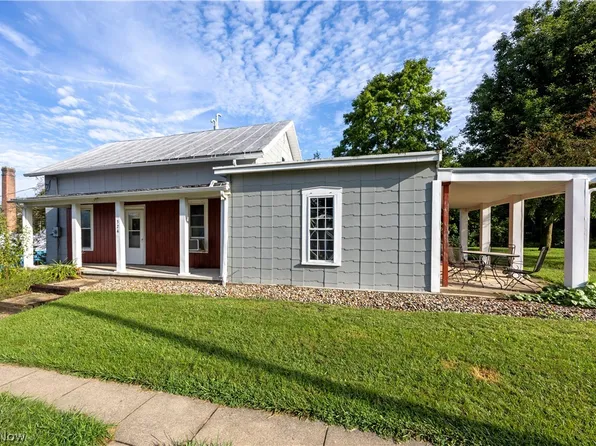 324 N Market St, Loudonville, OH 44842