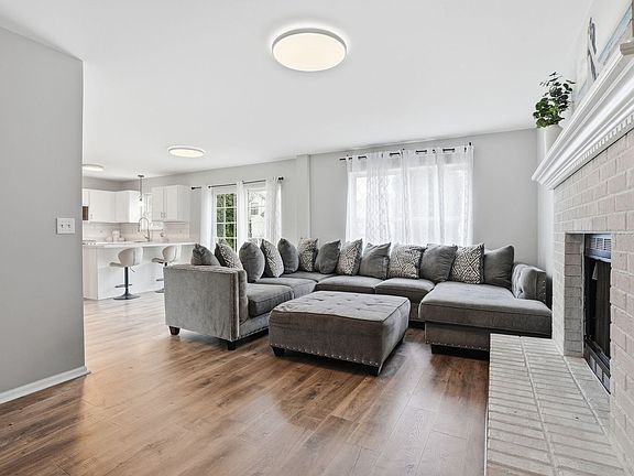 5th image of 1919 Spring Ridge Dr