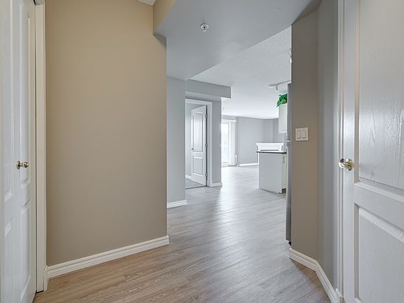4th image of 10649 Saskatchewan Dr