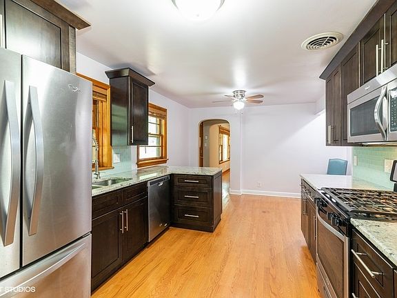 4th image of 545 E 160th Pl