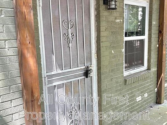 2nd image of 927 Fortress Ave SW