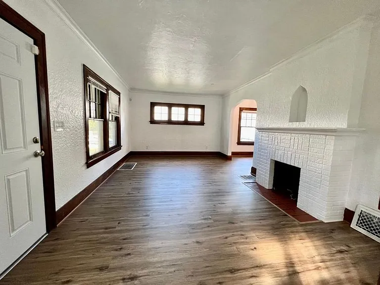 1114 Underwood Ave — Photo 5