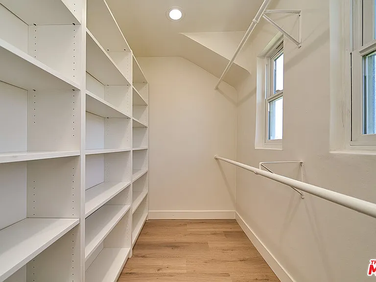 347 S Highland Ave — Photo 22