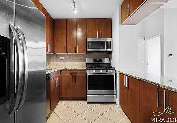 5th image of 330 E 39th St APT 15d
