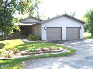 420 N Lake Dr, Watertown, SD 57201