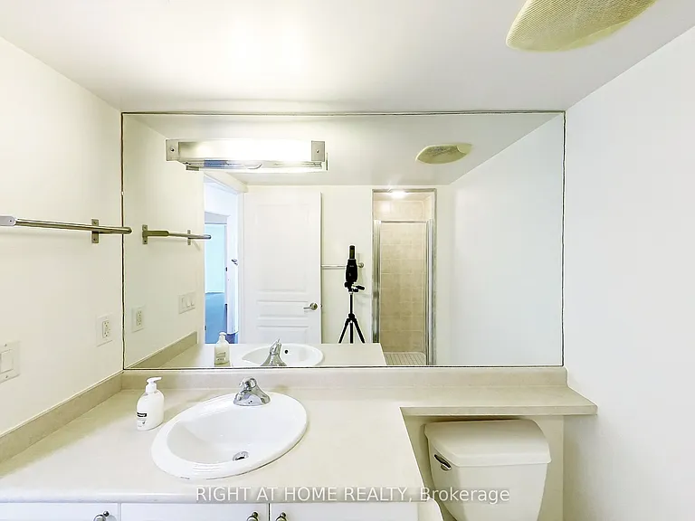 18 Yonge St #1813 — Photo 7