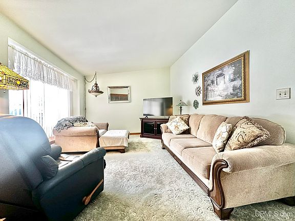 2nd image of 857 Colleen Circle Dr