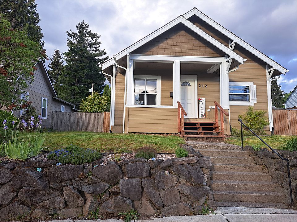 1st image of 212 G St SE
