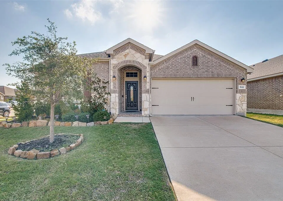 1042 N Churchill Dr