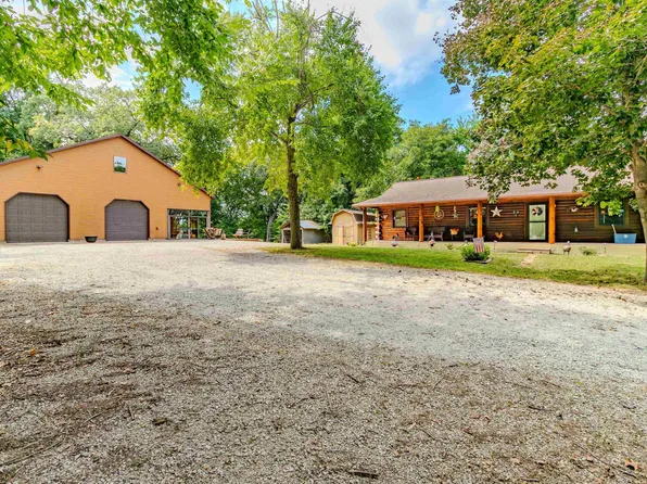 1101 County Road 950 N, Bath, IL 62617