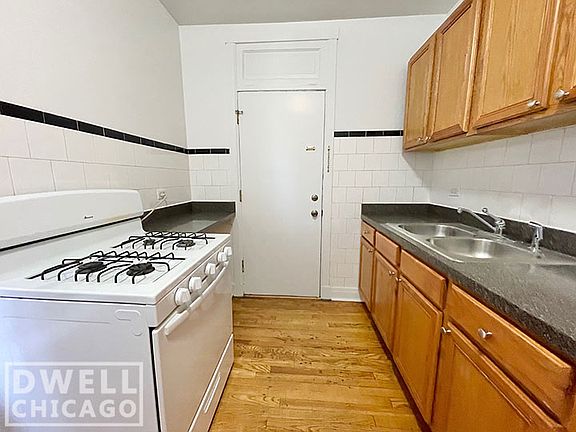 3rd image of 2647 N Spaulding Ave Unit 2649-3E