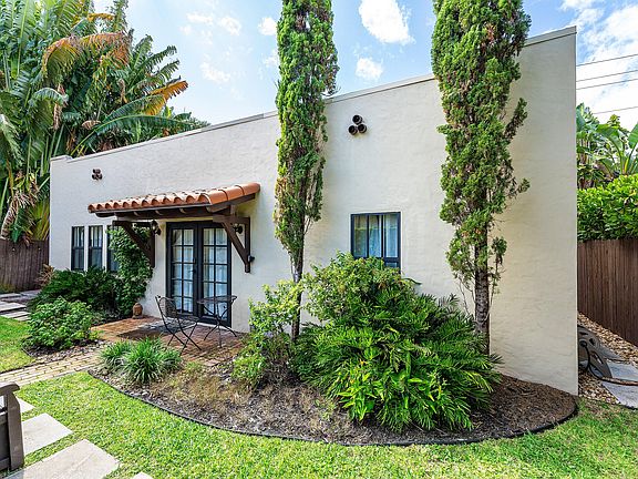 3rd image of 3505 Poinsettia Avenue