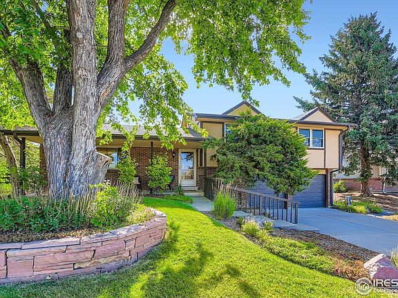 2nd image of 4868 Fairlawn Cir